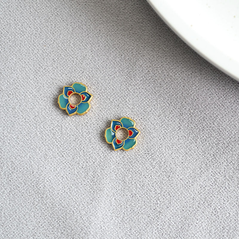 Beautiful Gold Earring with Unique Style