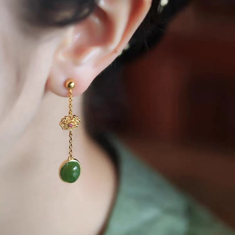 Classic Gold Earring with Timeless Appeal