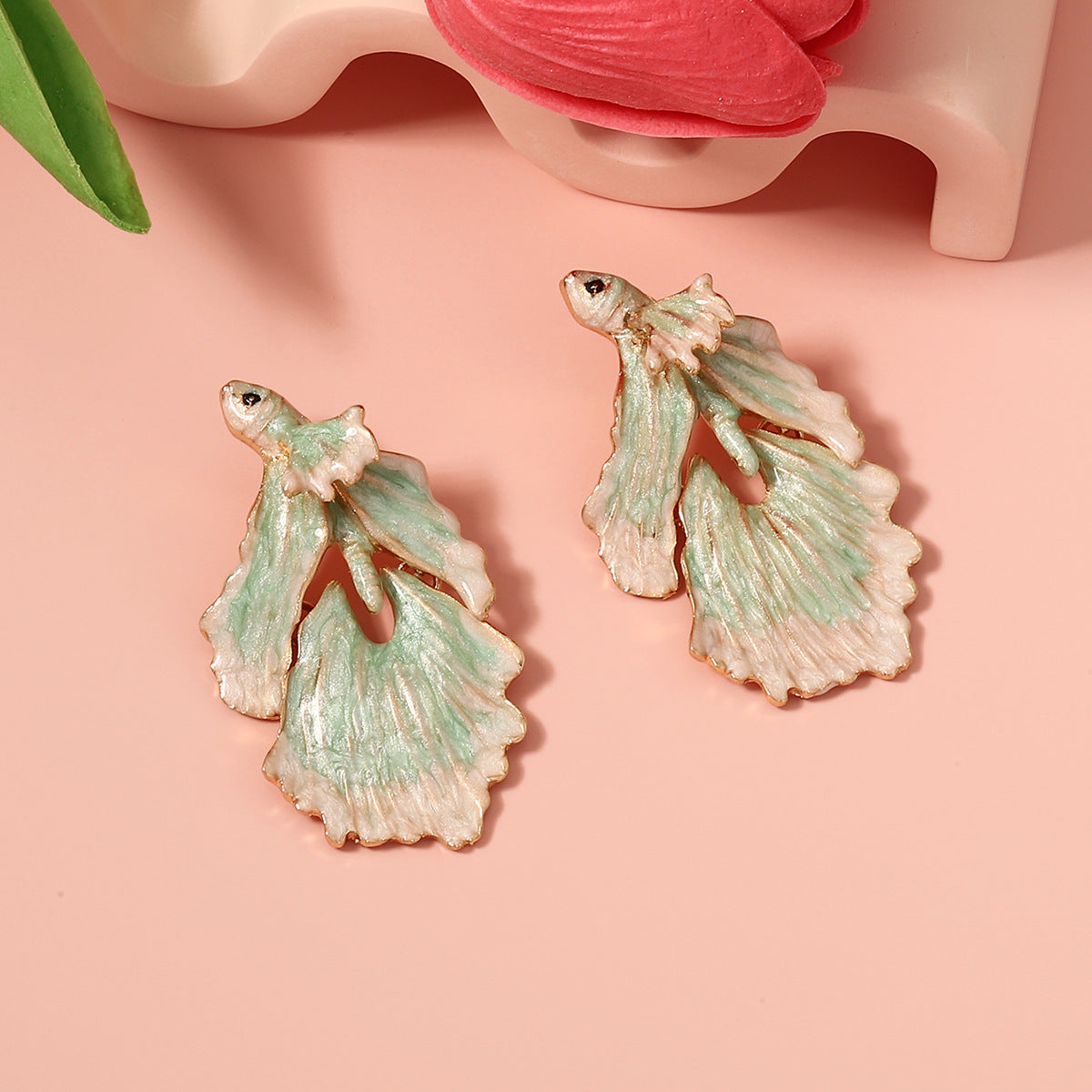 Classic Gold Earring with Timeless Appeal