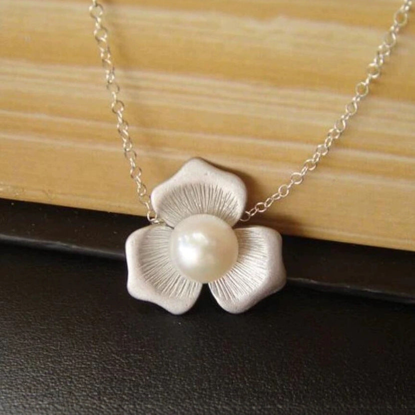 Beautiful Pearl Necklace with Unique Style
