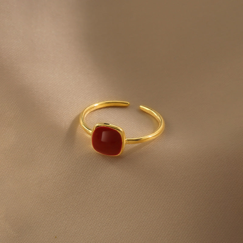 Classic Gold Ring with Timeless Appeal