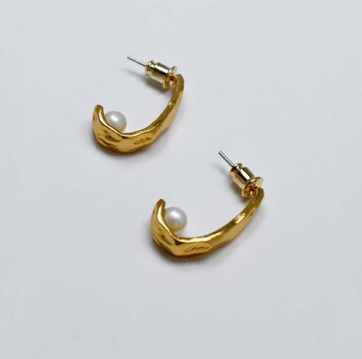 Elegant Gold Earring for Every Occasion