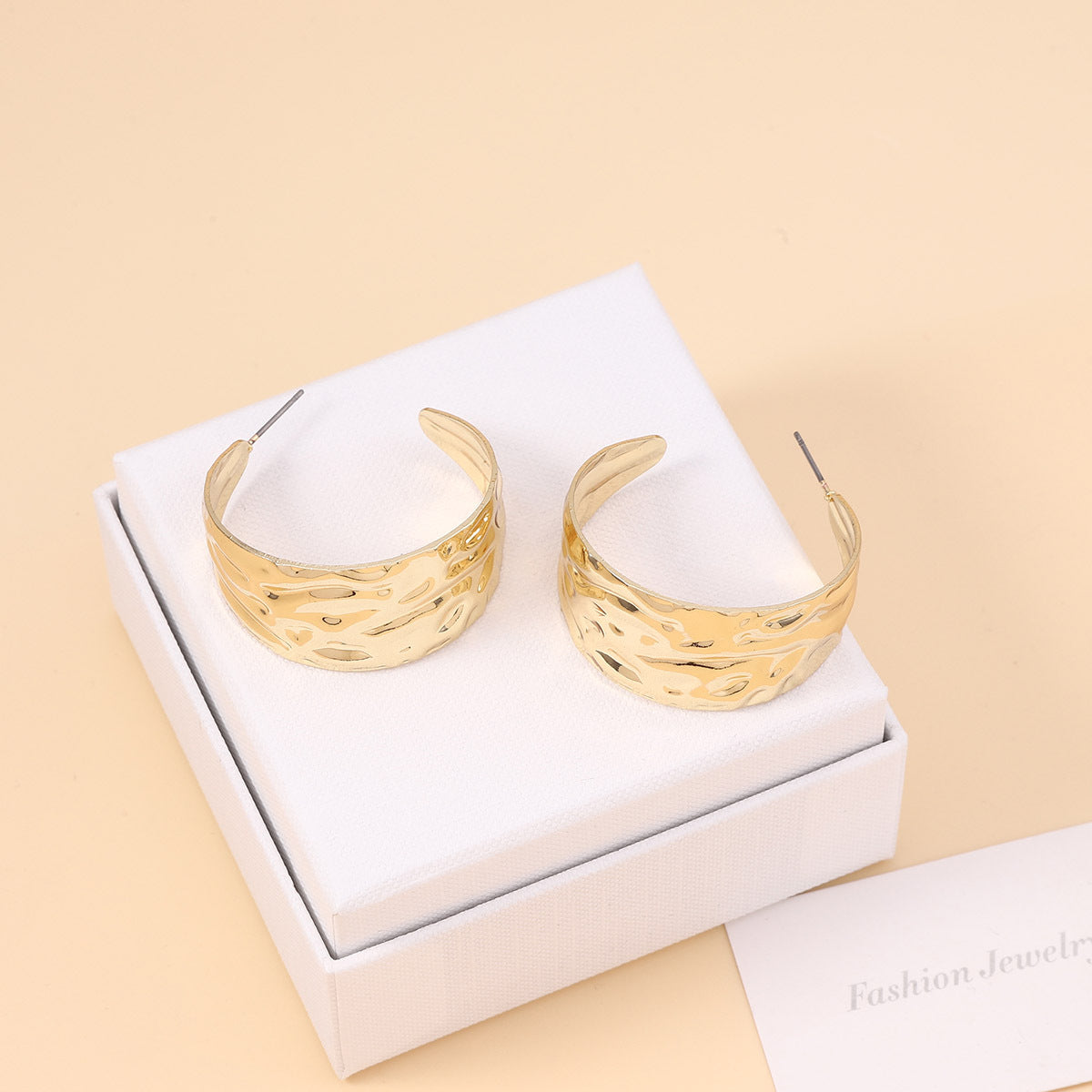 Charming Earring for Any Occasion