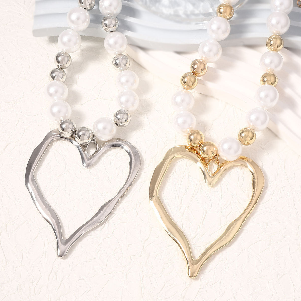 Classic Pearl Necklace with Timeless Appeal