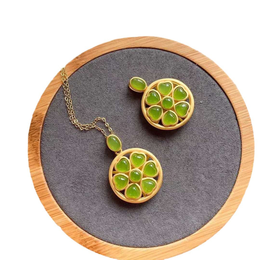 Charming Gold Necklace for Any Occasion