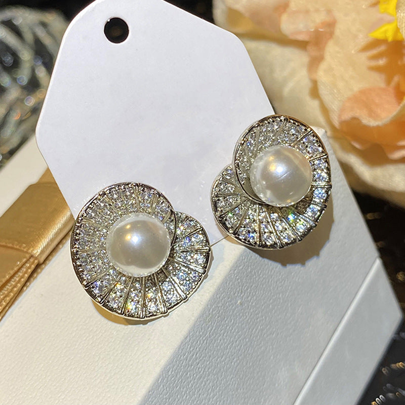 Charming Pearl Earring for Any Occasion