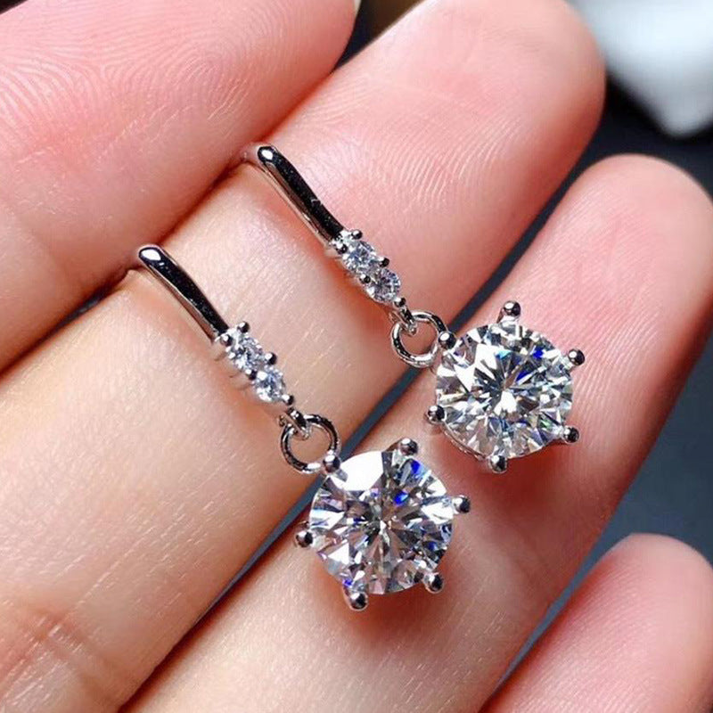 Classic Gold Earring with Timeless Appeal