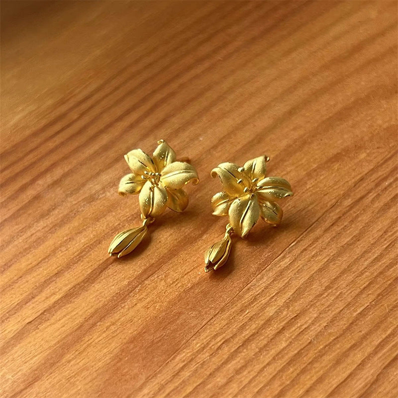 Romantic Gold Earring for Special Moments