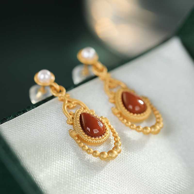 Elegant Gold Earring for Every Occasion
