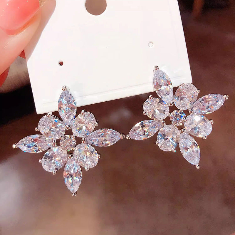 Charming Earring for Any Occasion