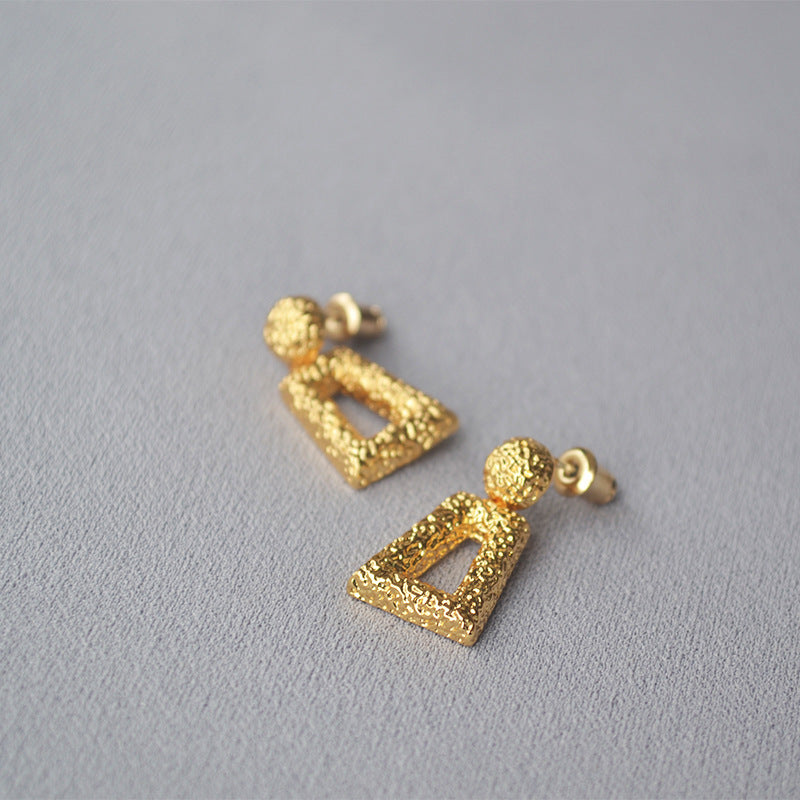 Elegant Gold Earring for Every Occasion