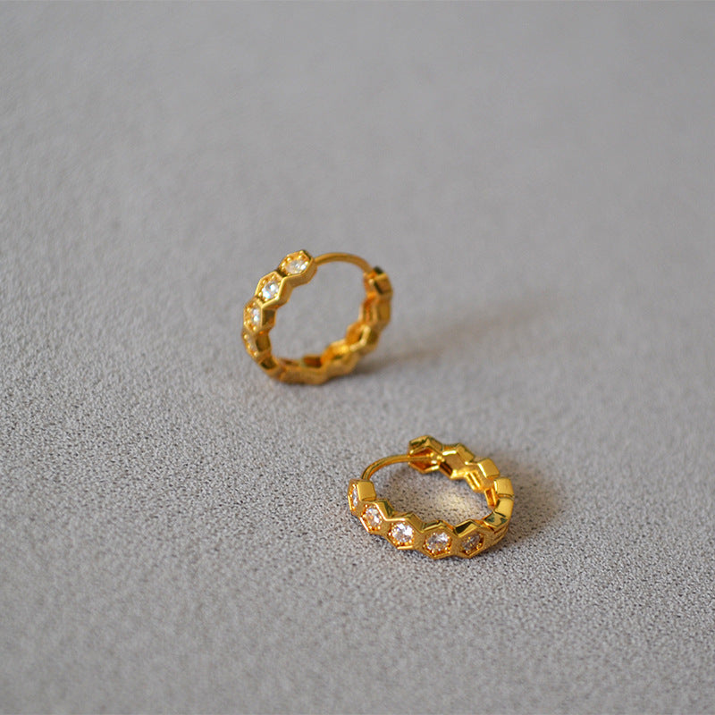 Classic Gold Earring with Timeless Appeal