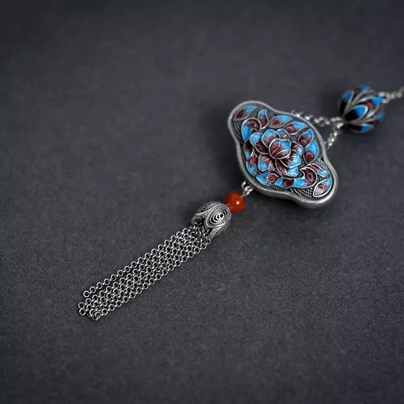 Romantic Silver Necklace for Special Moments