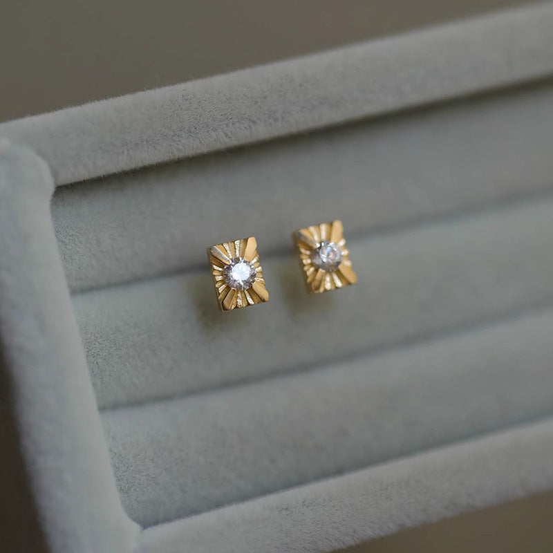 Charming Earring for Any Occasion