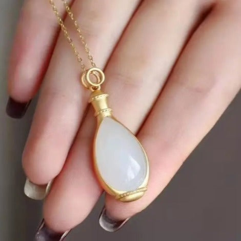 Classic Silver Necklace with Timeless Appeal