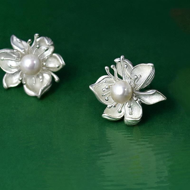 Beautiful Silver Earring with Unique Style