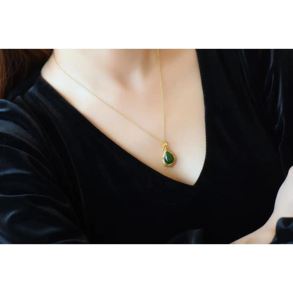 Romantic Gold Necklace for Special Moments