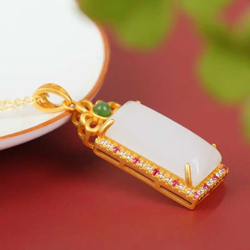 Classic Gold Necklace with Timeless Appeal