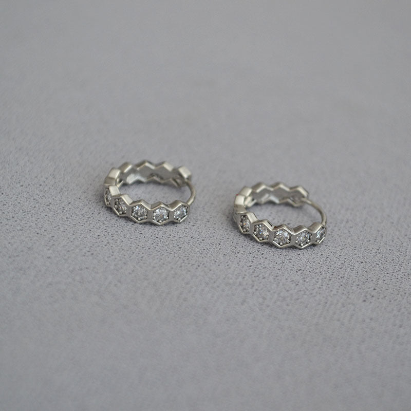 Classic Gold Earring with Timeless Appeal