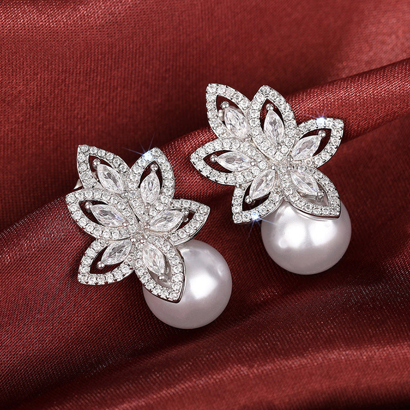 Romantic Pearl Earring for Special Moments