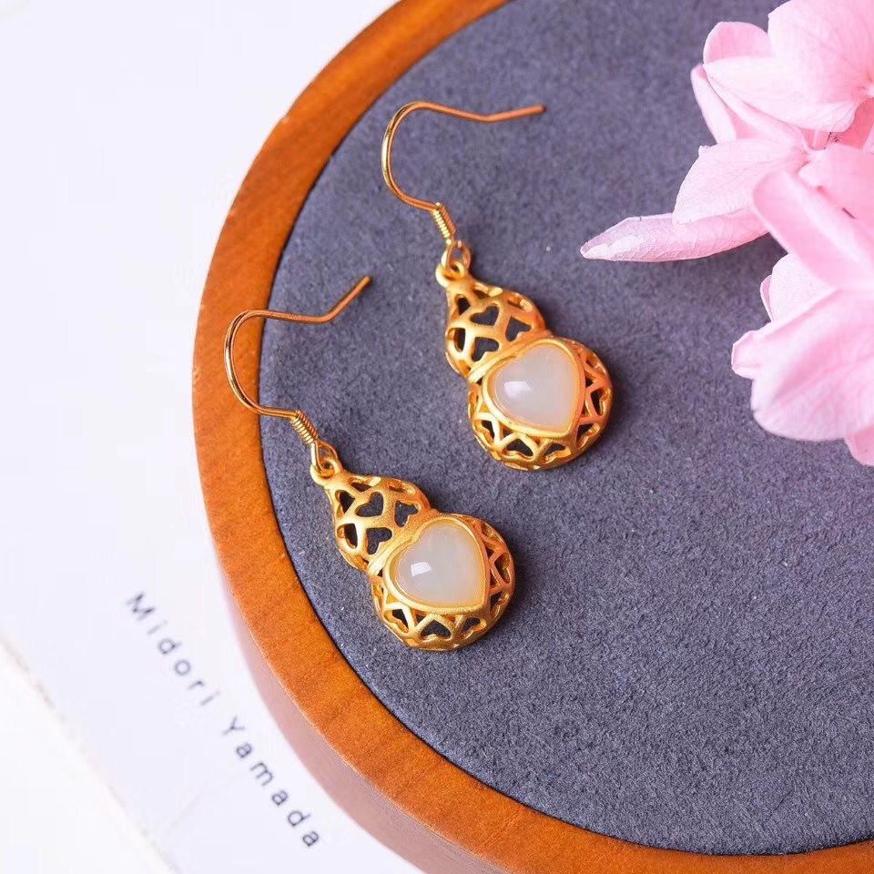 Classic Gold Earring with Timeless Appeal