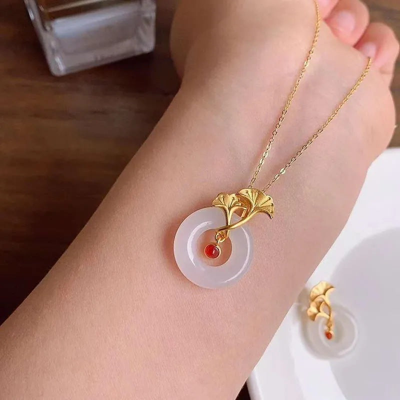Charming Silver Necklace for Any Occasion