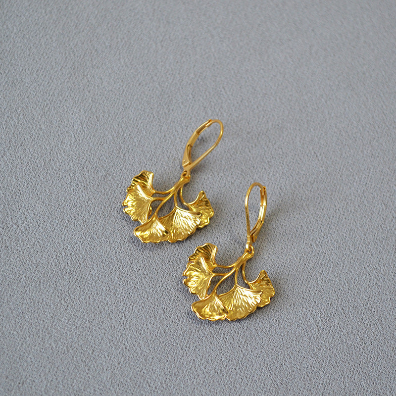 Charming Gold Earring for Any Occasion