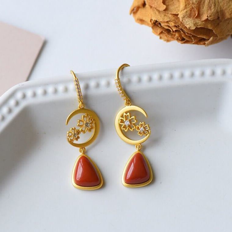Romantic Gold Earring for Special Moments