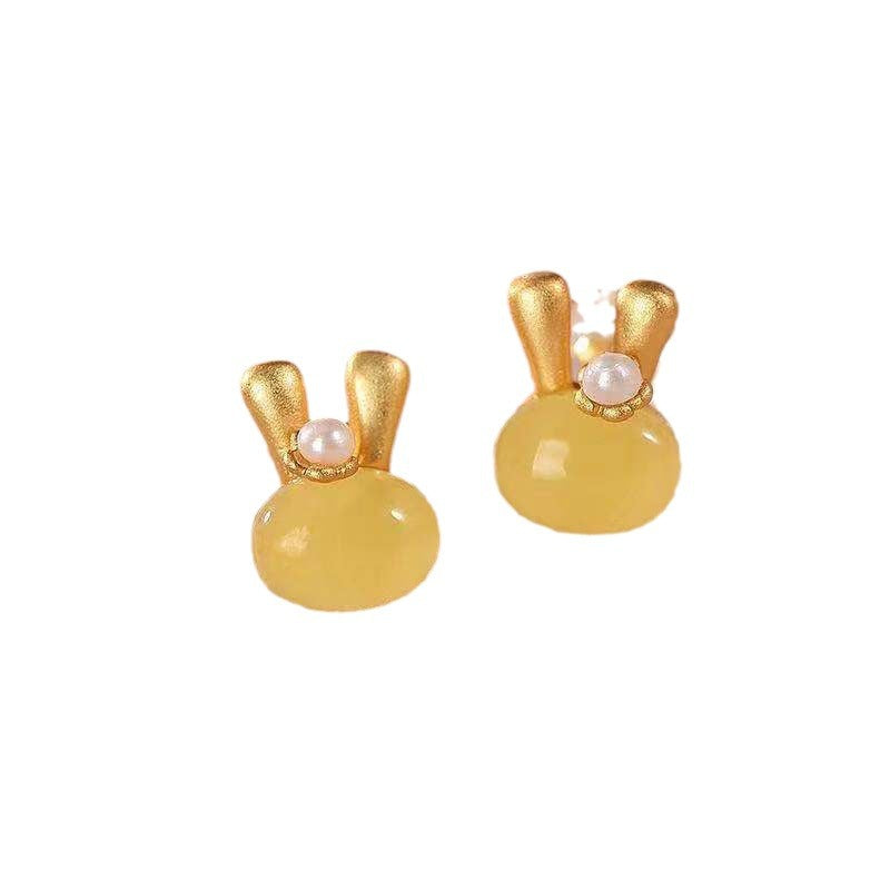 Classic Gold Earring with Timeless Appeal