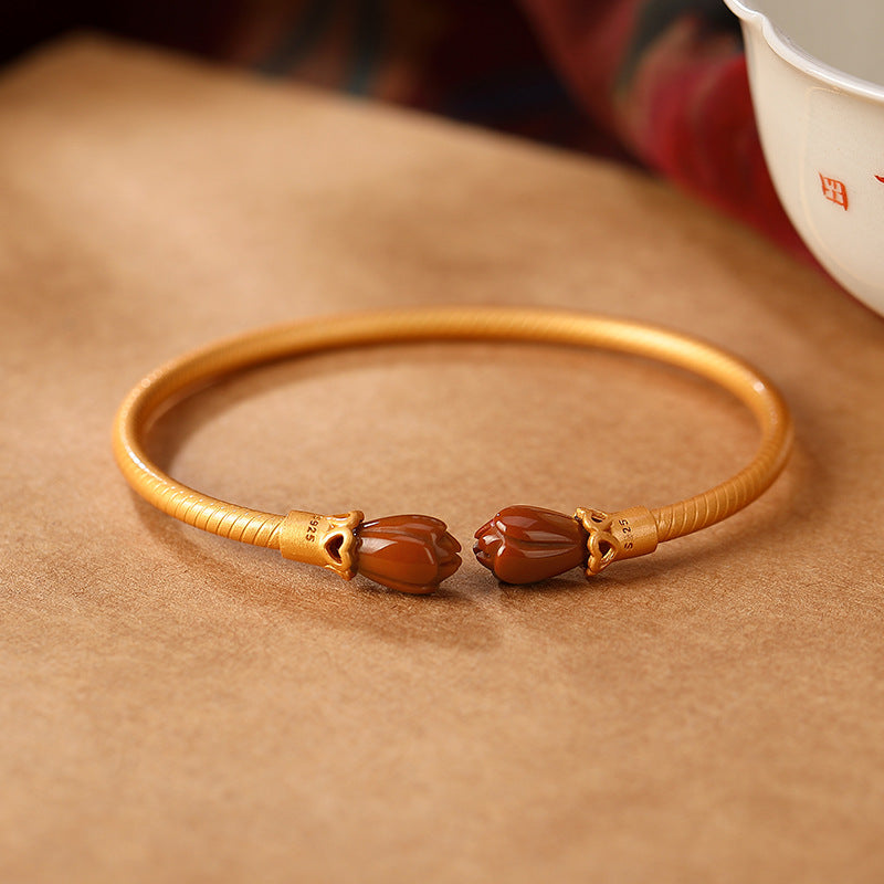 Romantic Gold Bracelet for Special Moments