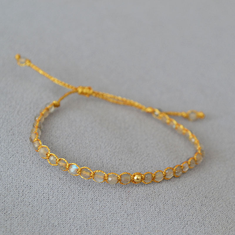 Classic Gold Bracelet with Timeless Appeal