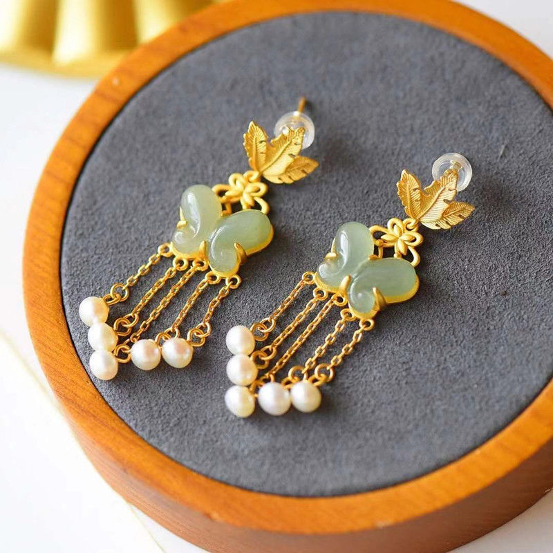 Charming Silver Earring for Any Occasion