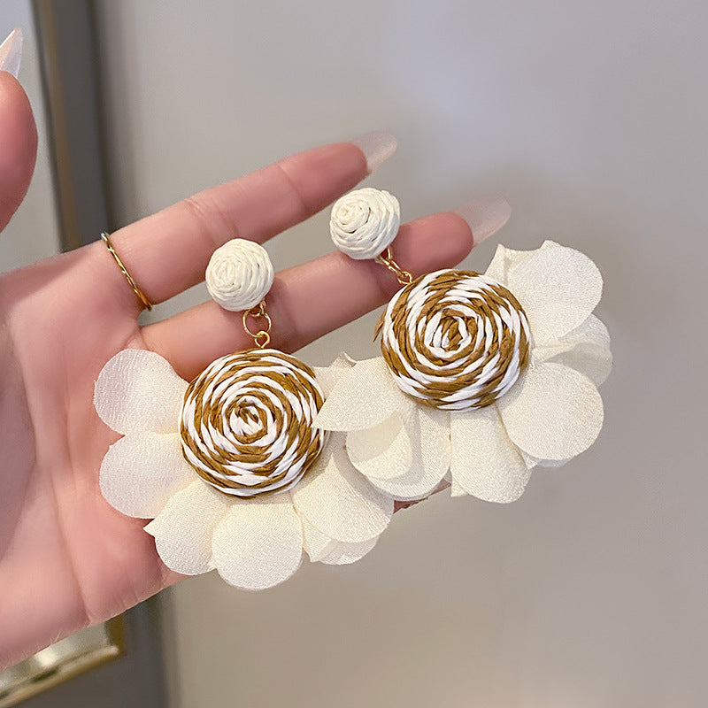 Charming Earring for Any Occasion
