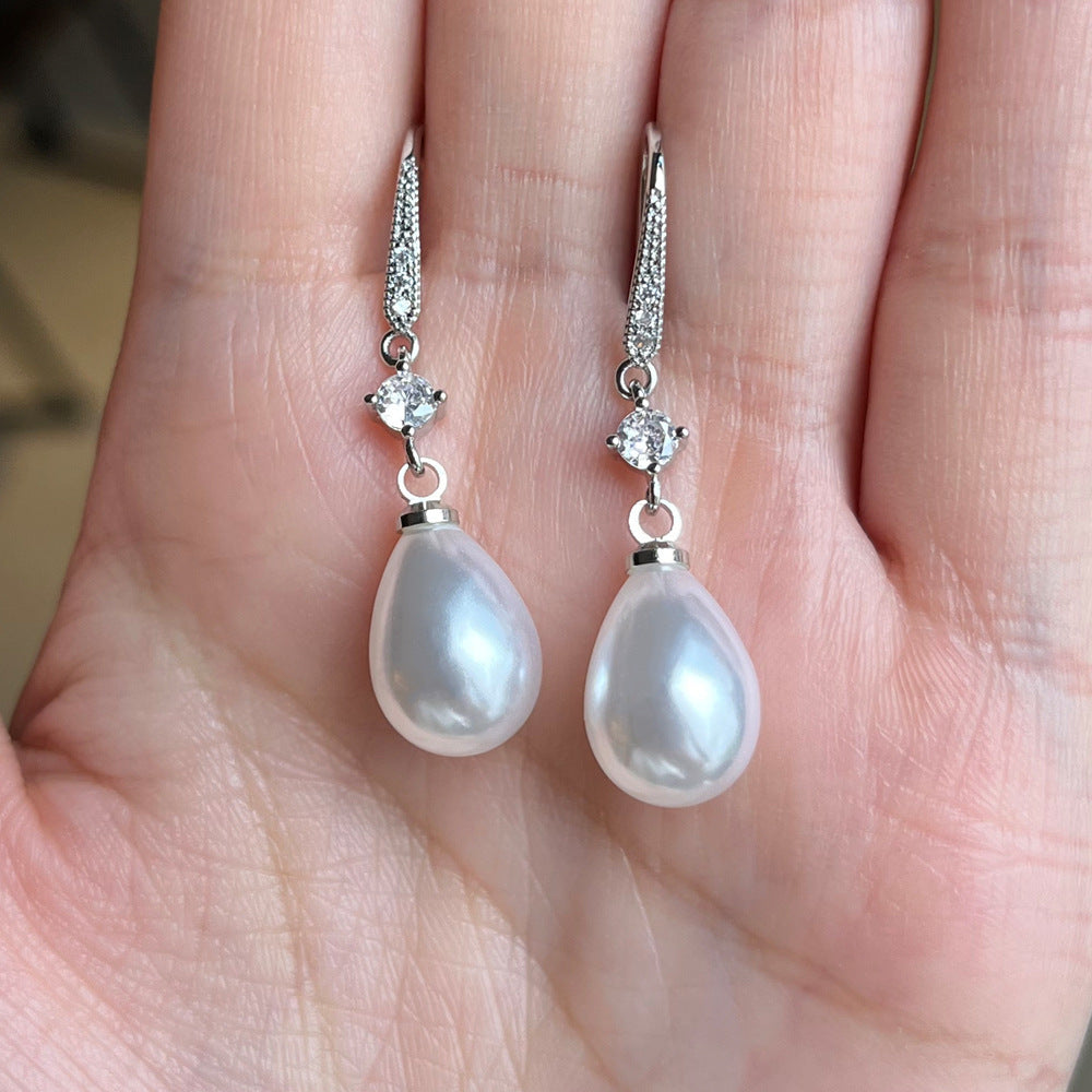 Romantic Pearl Earring for Special Moments