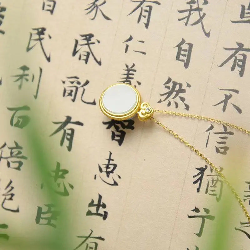 Classic Silver Necklace with Timeless Appeal