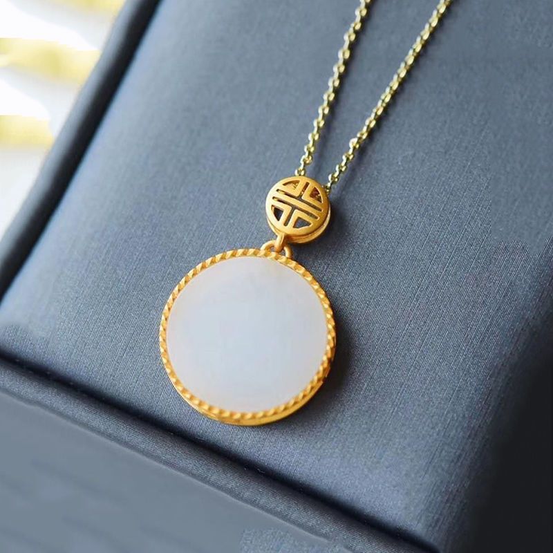 Charming Silver Necklace for Any Occasion