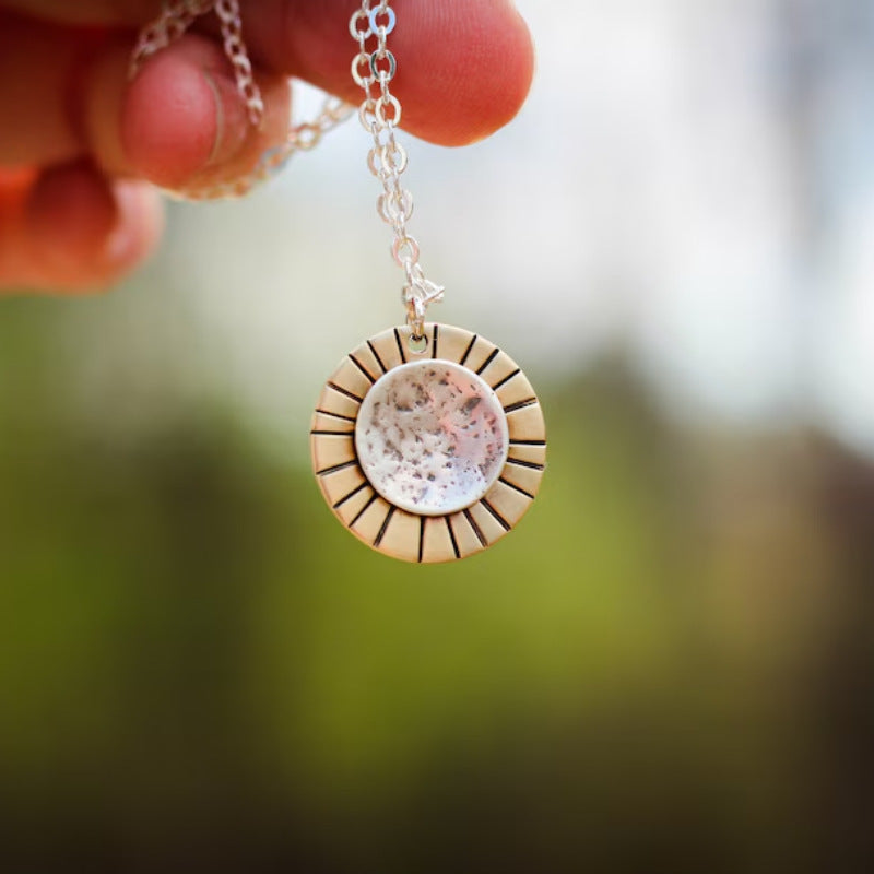 Romantic Gold Necklace for Special Moments
