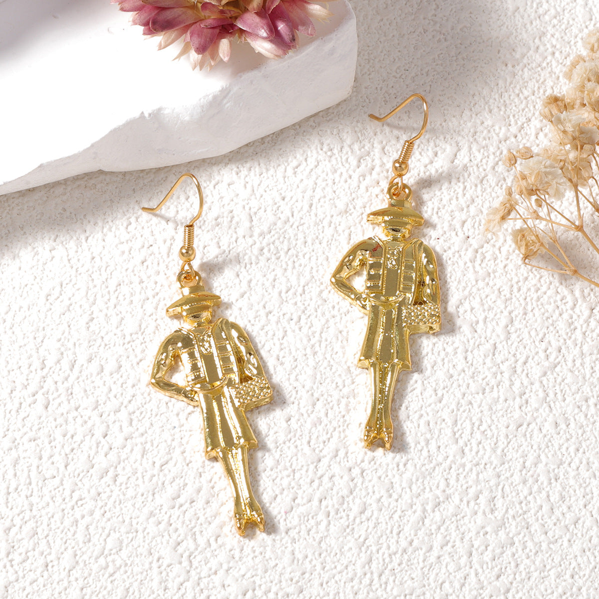 Classic Gold Earring with Timeless Appeal