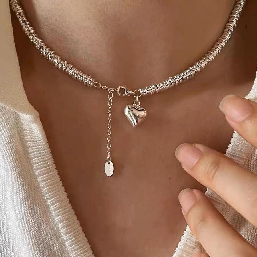 Charming Silver Necklace for Any Occasion