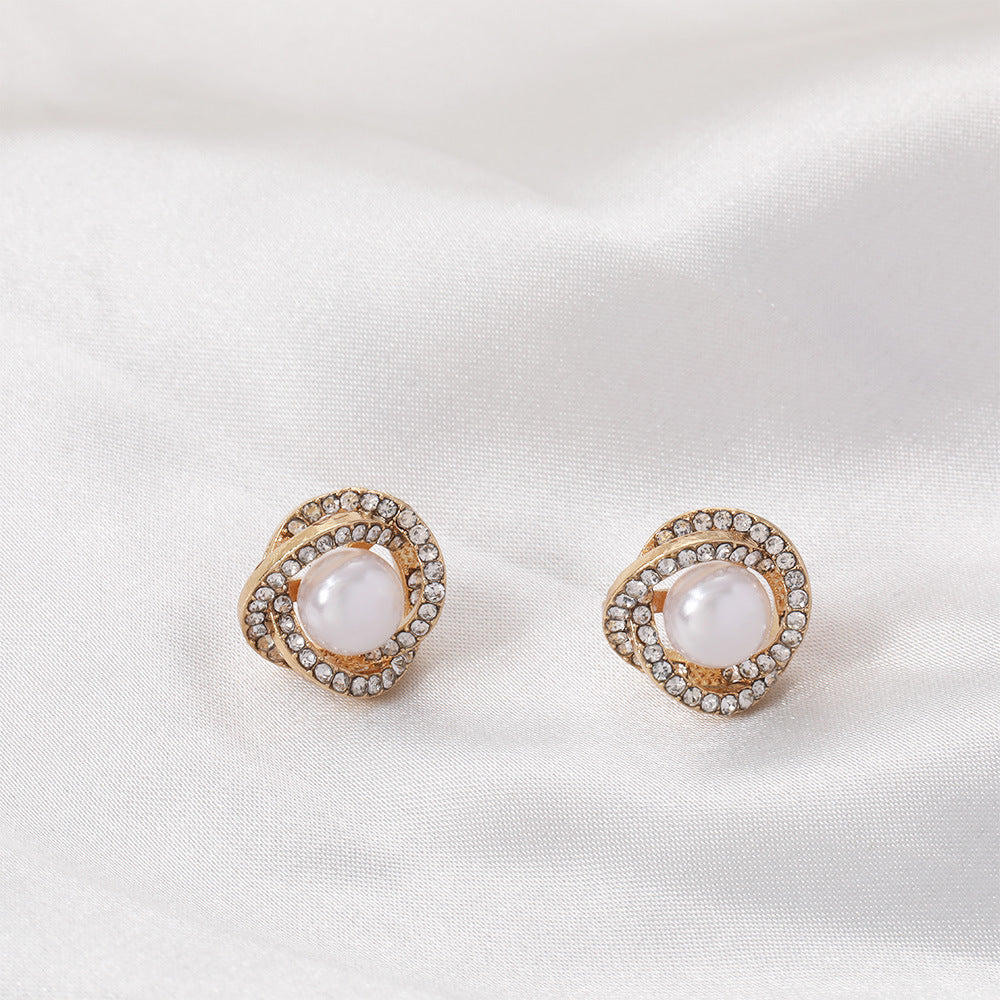 Romantic Pearl Earring for Special Moments