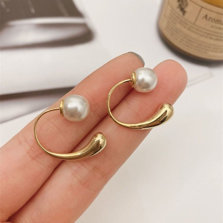Classic Pearl Earring with Timeless Appeal