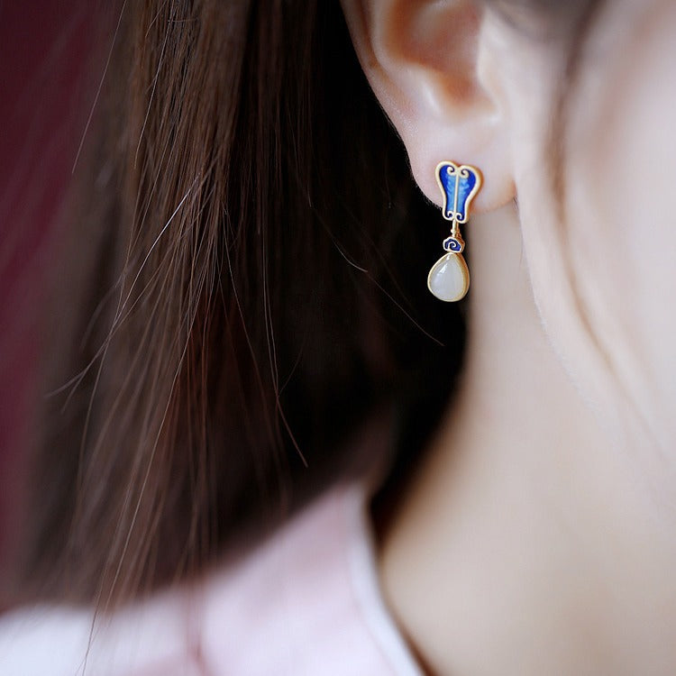 Classic Gold Earring with Timeless Appeal