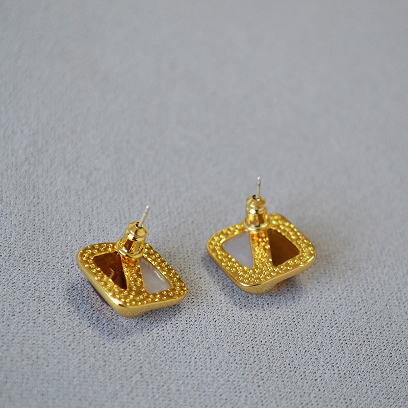 Romantic Gold Earring for Special Moments