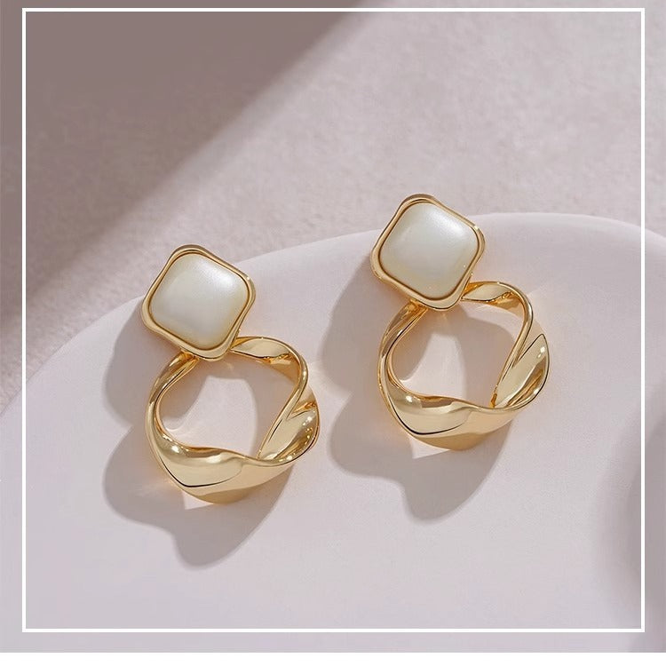 Charming Earring for Any Occasion