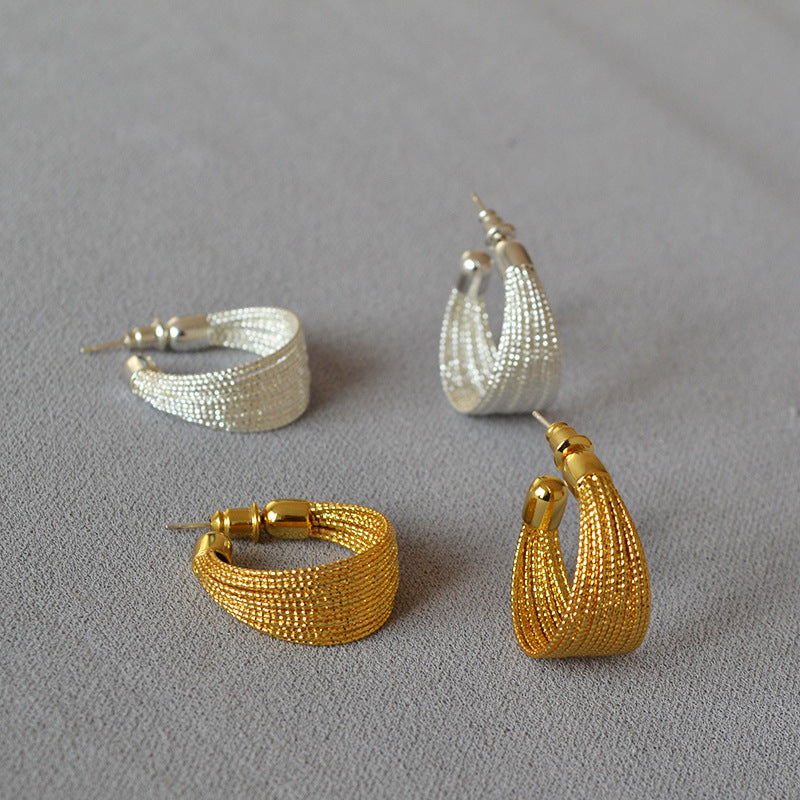 Romantic Gold Earring for Special Moments