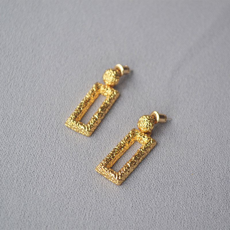 Elegant Gold Earring for Every Occasion