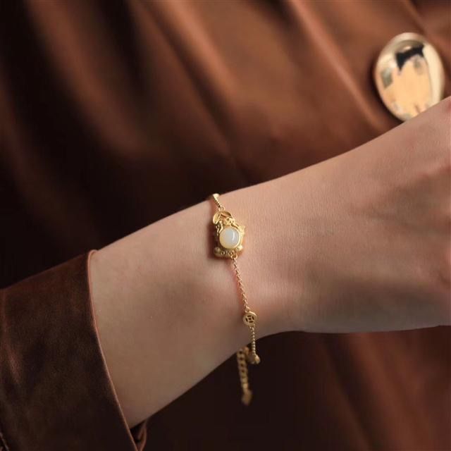 Romantic Silver Bracelet for Special Moments