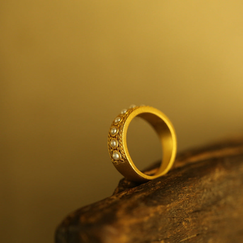 Classic Silver Ring with Timeless Appeal