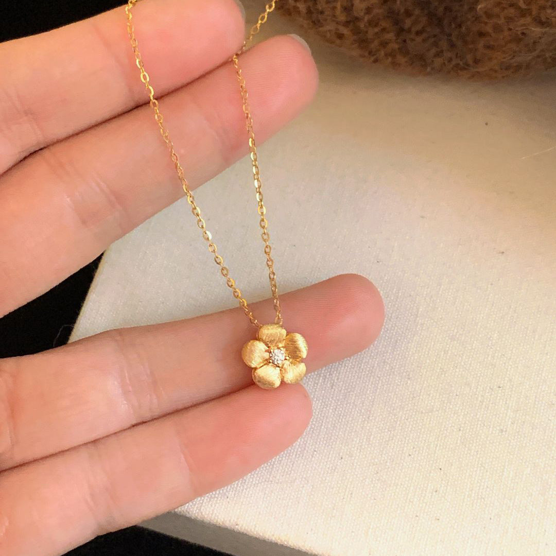 Beautiful Gold Necklace with Unique Style