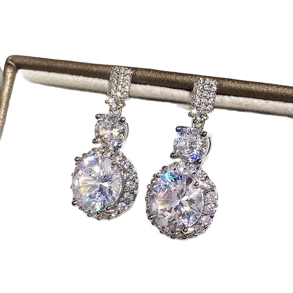 Charming Earring for Any Occasion